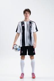 ВЗРОСЛАЯ ФОРМА ЮВЕНТУС 25/26 (ДОМАШНЯЯ) ВЗРОСЛАЯ ФОРМА ЮВЕНТУС 25/26 (ДОМАШНЯЯ)