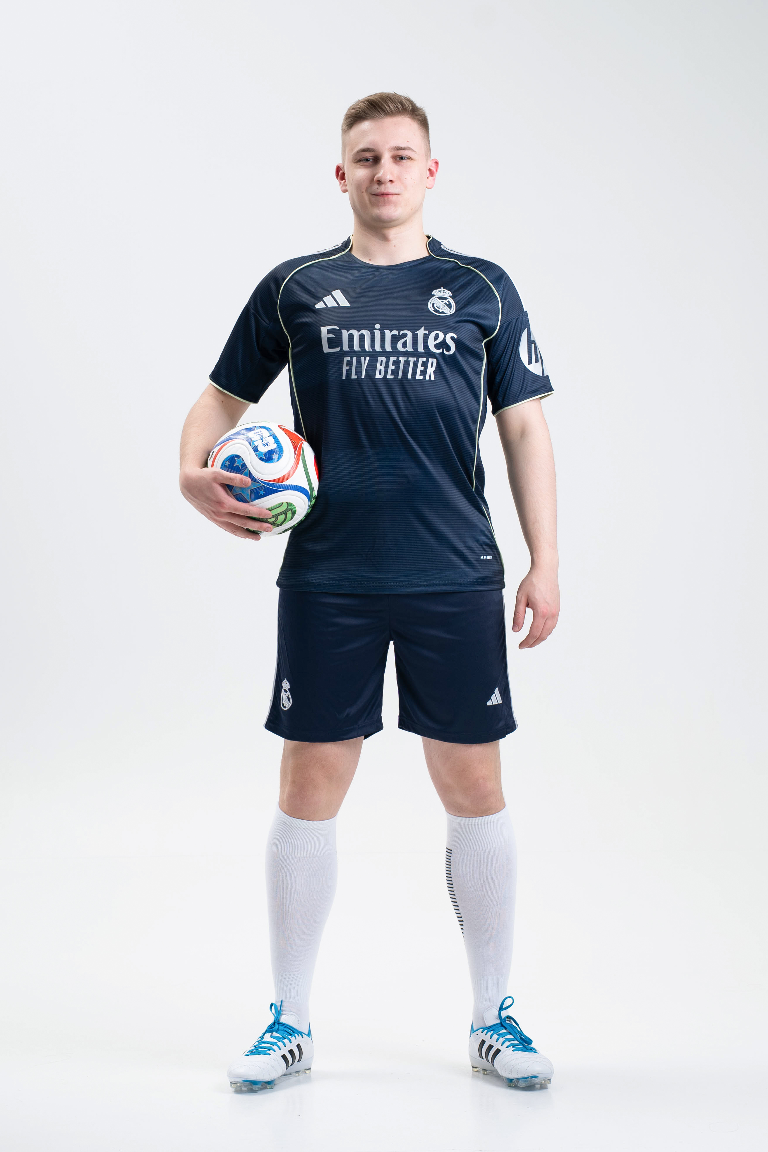 ВЗРОСЛАЯ ФОРМА РЕАЛ МАДРИД 25/26 (ГОСТЕВАЯ) ВЗРОСЛАЯ ФОРМА РЕАЛ МАДРИД 25/26 (ГОСТЕВАЯ)